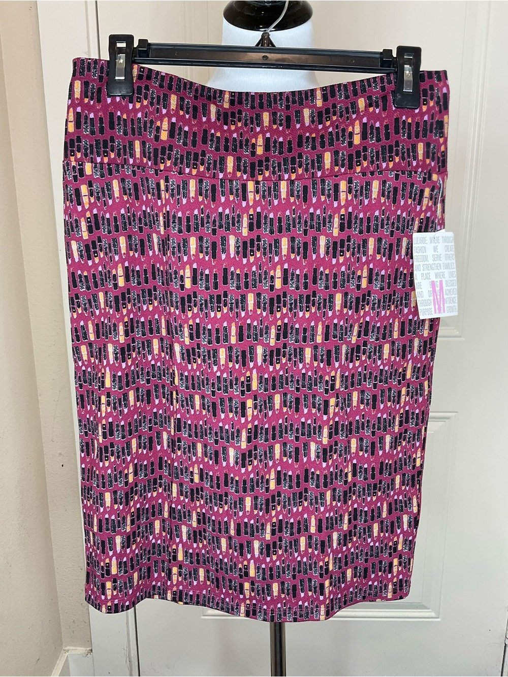 LuLaRoe Cassie Magenta Lipstick Patterned Pencil Skirt M